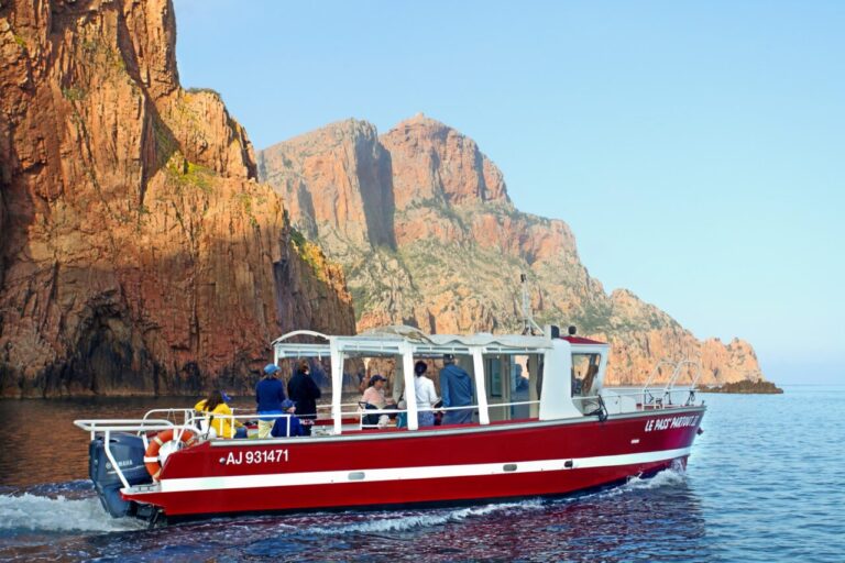 Les plus belles promenades en mer de Corse se font depuis Porto